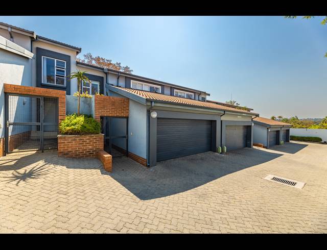 4 BEDROOM TOWNHOUSE FOR SALE IN RIVONIA